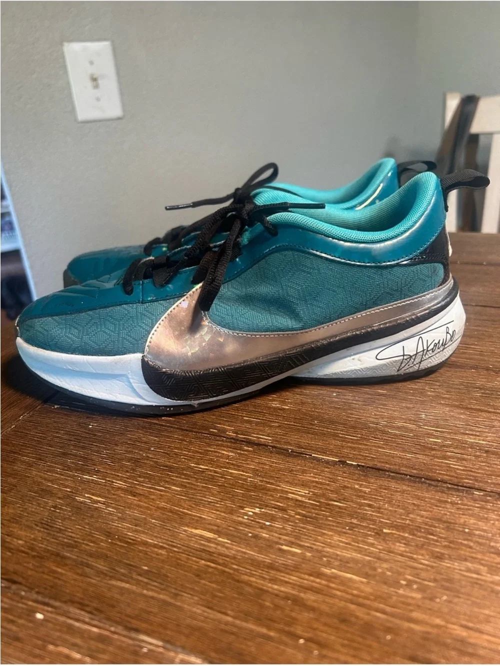 Zoom freak size 8.5 women’s